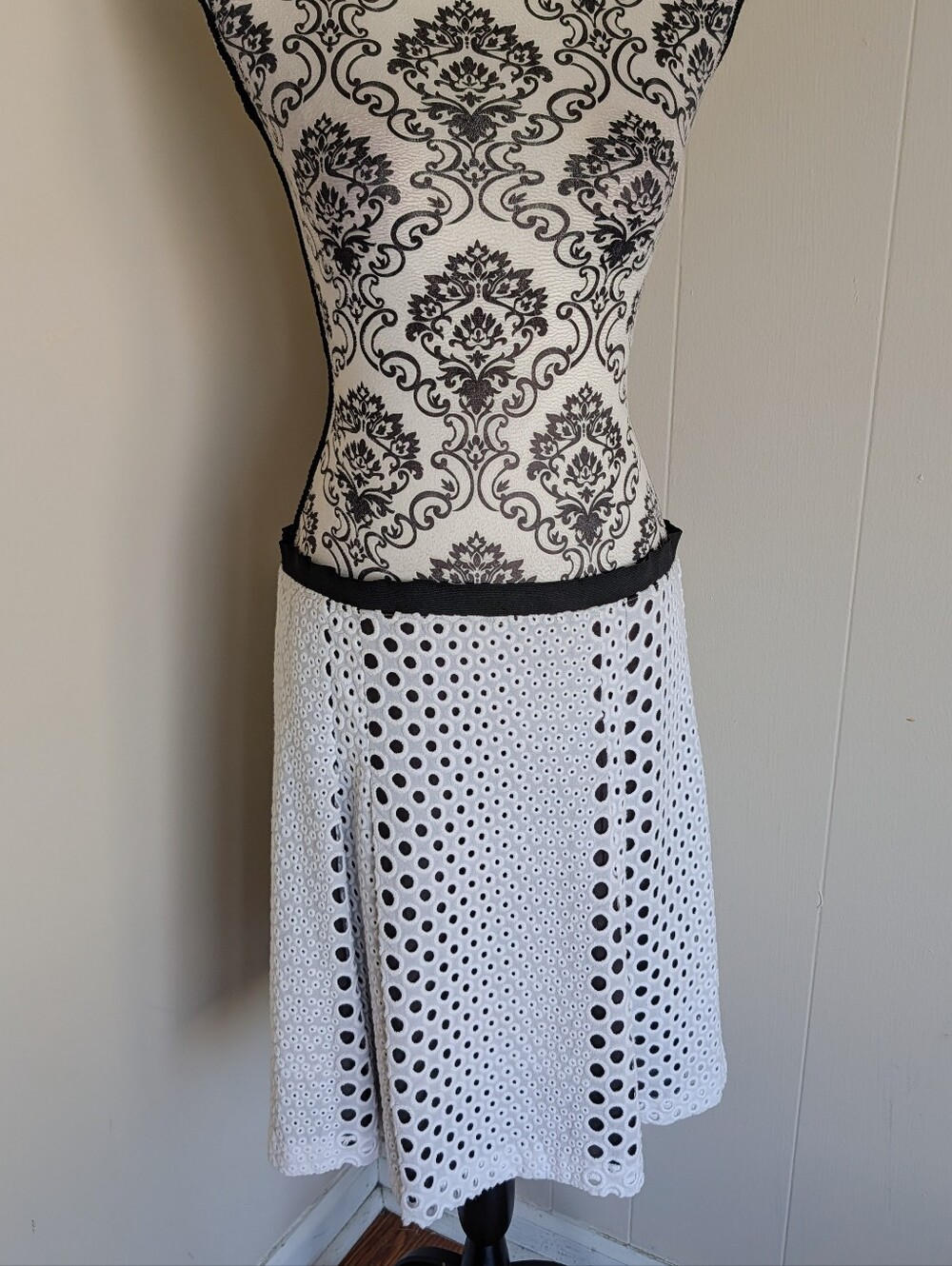 Vera Wang Lavender Label Eyelet Midi Skirt